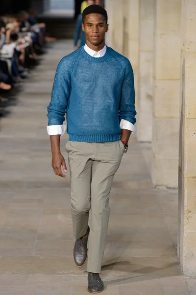 Look 10